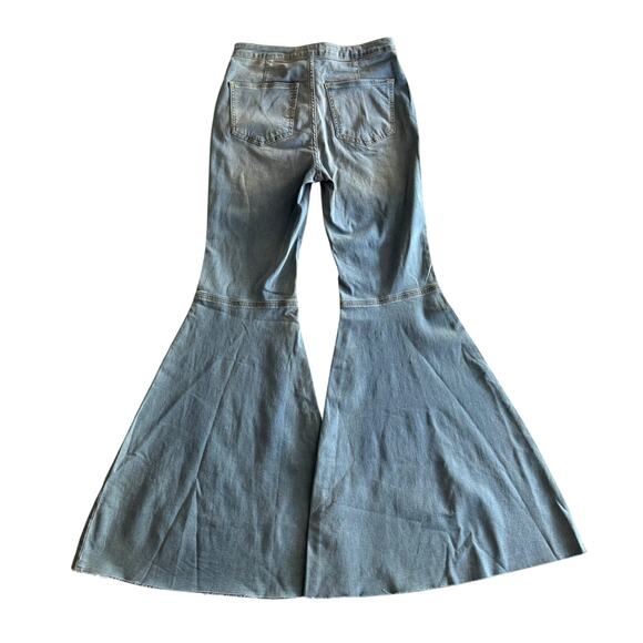 Free People NWT Float On Extreme Flare Bermondsey Blue Wash Jeans 29 waist - Picture 4 of 11